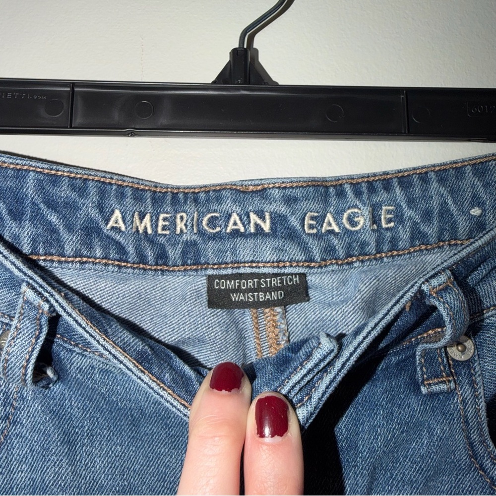 American Eagle Outfitters Blue Distressed mom Jeans - Picture 4 of 7